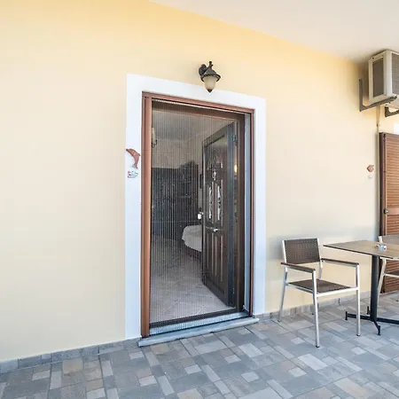 Captain Spiros Delfino * Gaios